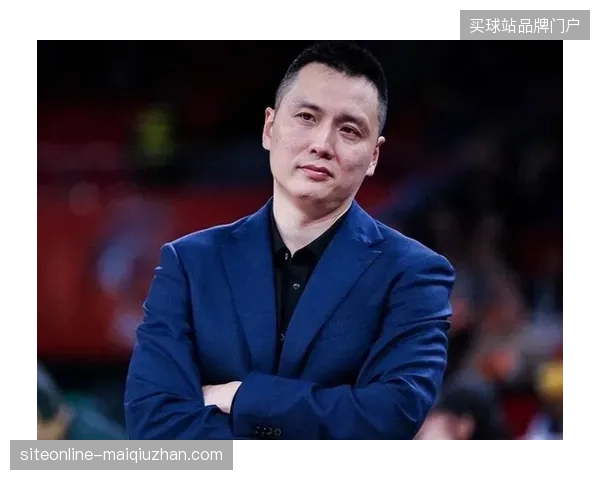 上海久事主帅卢伟荣膺赛季最佳教练员，队内中锋怀特塞德凭借其护框表现获最佳防守球员